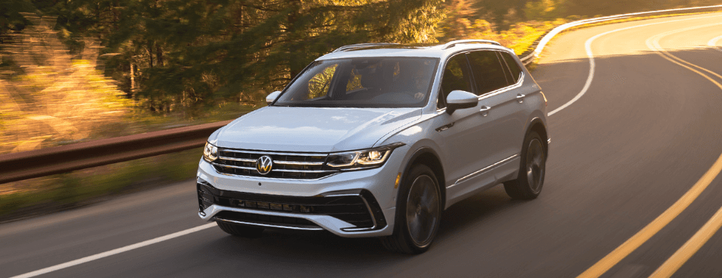 Volkswagen Tiguan driving in snowy conditions