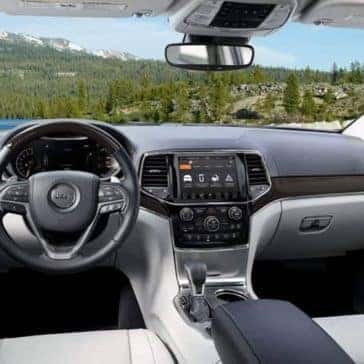 2019 Jeep Grand Cherokee dashboard