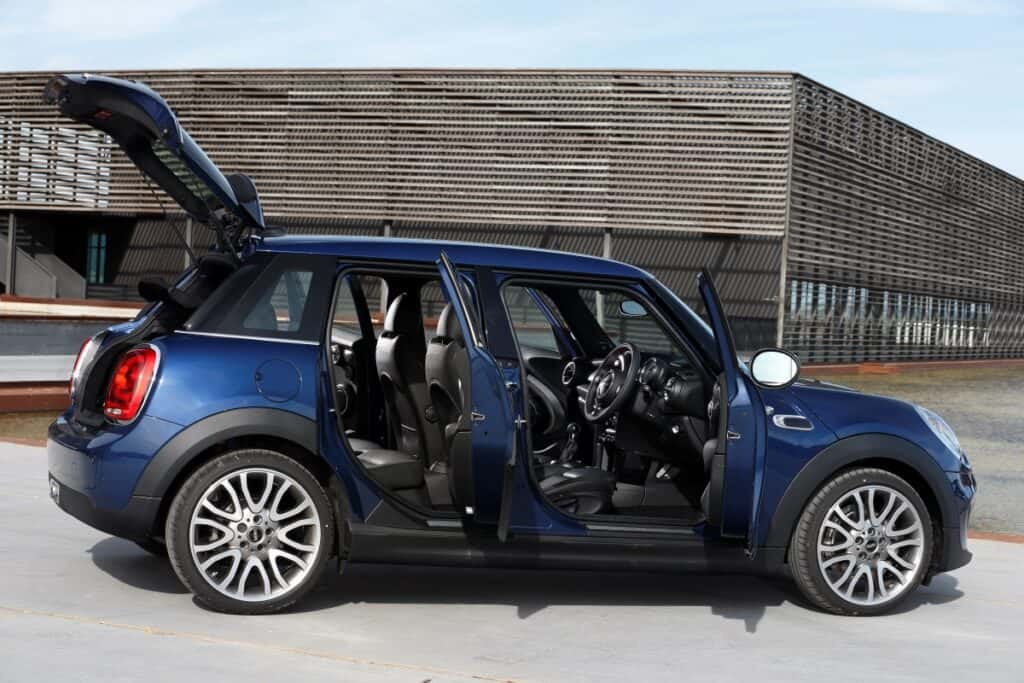 Comparing the 2-Door and 4-Door MINI Cooper | Mall of Georgia MINI