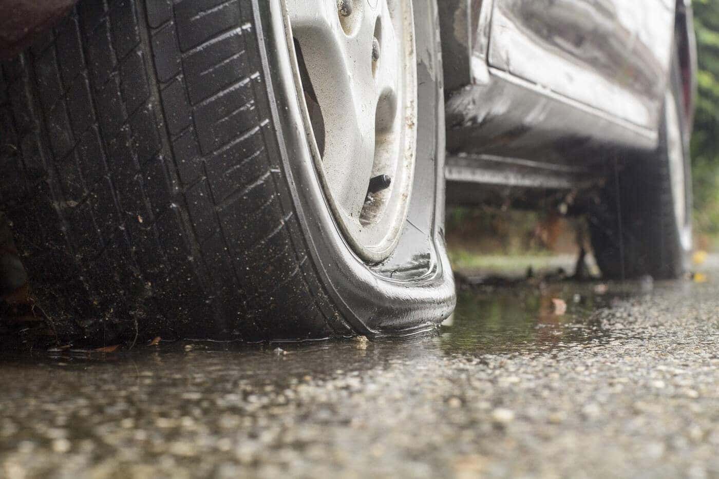 Aggregate more than 125 leave nail in tire