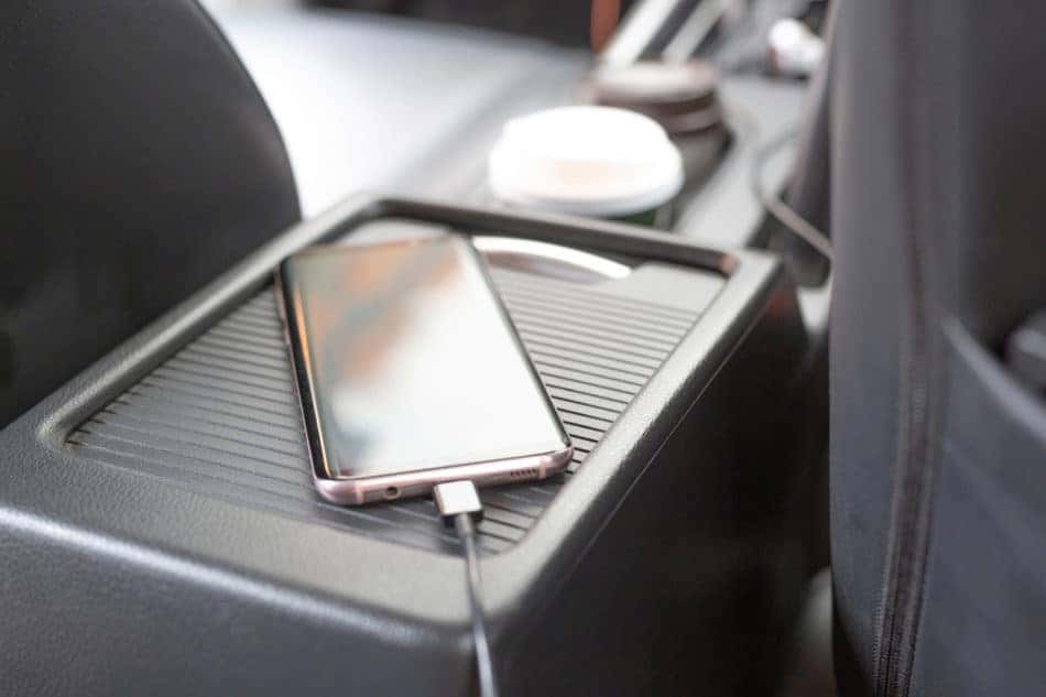 Plug to charge mobile phone in the car