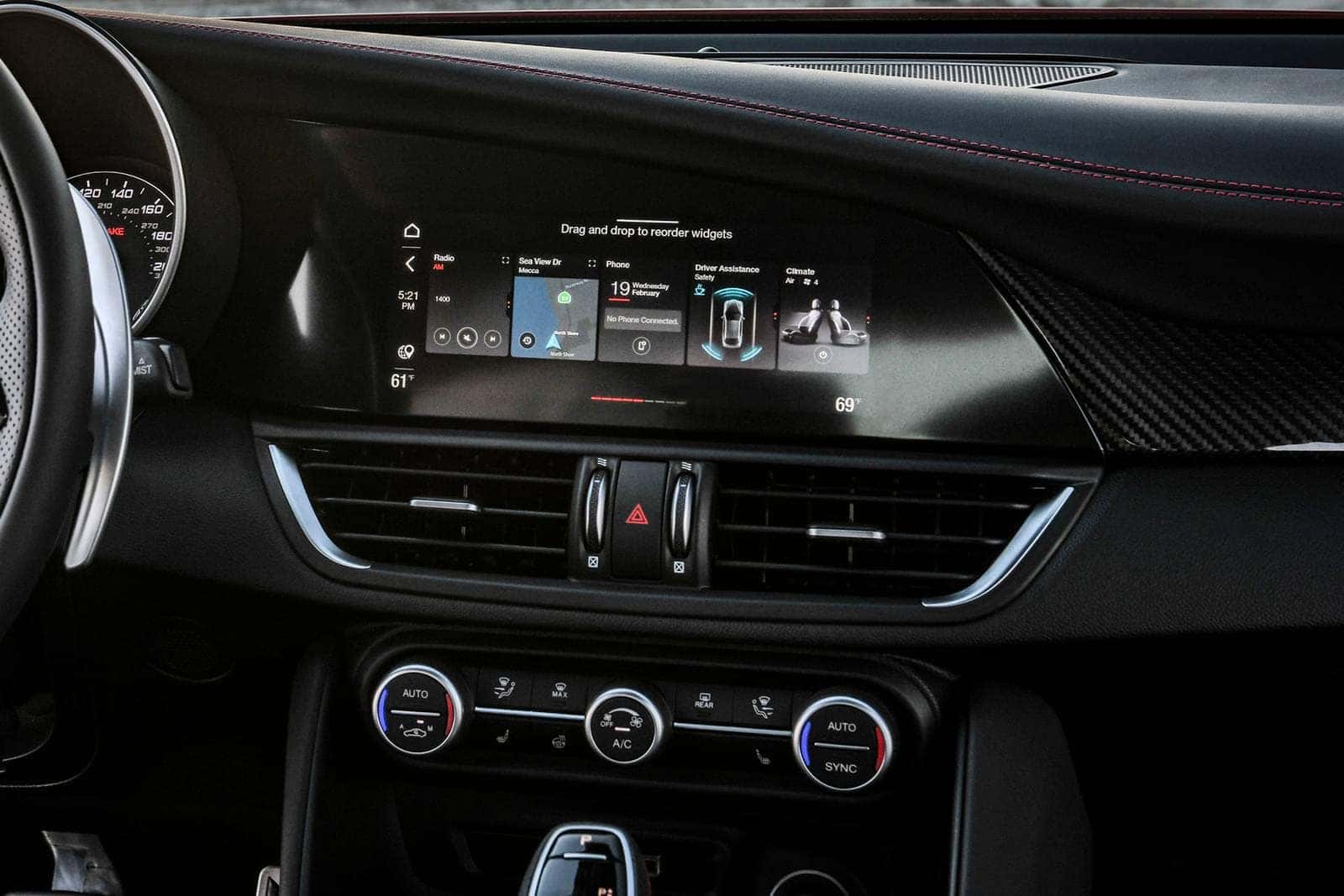 2022 Alfa Romeo Giulia Technology available in Tysons VA