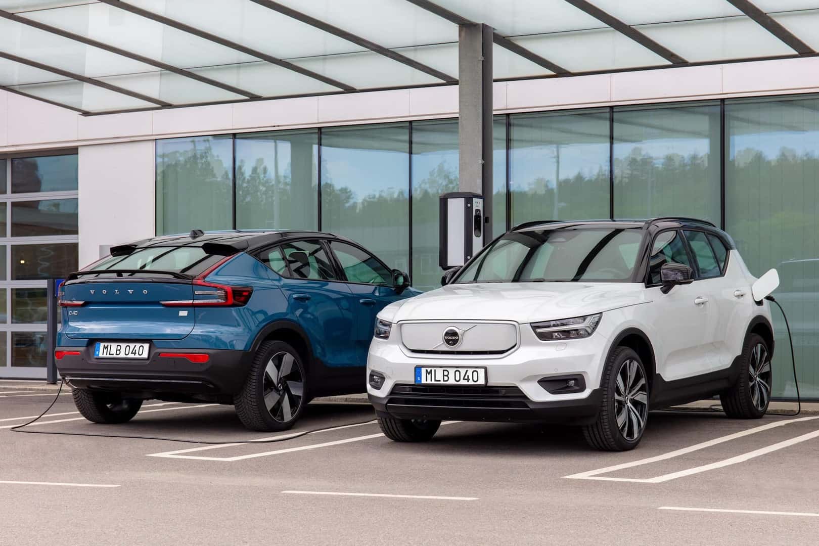 Pure electric Volvo C40 and XC40 Recharge Comparision