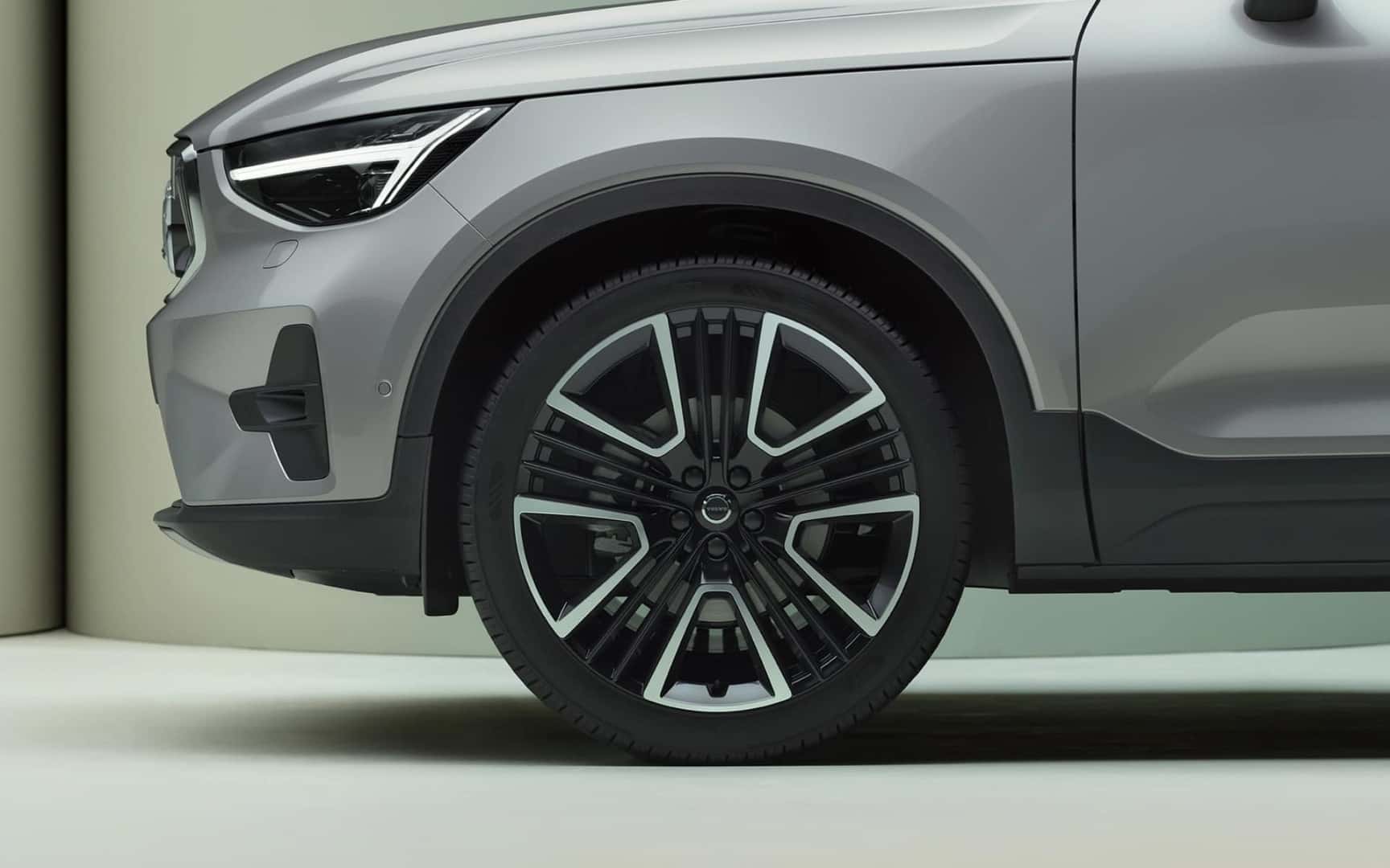 2025 XC40 Mild Hybrid Tires