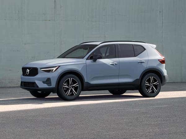 2025 XC40 Core