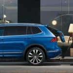 Couple loading things into cargo of Volkswagen Tiguan