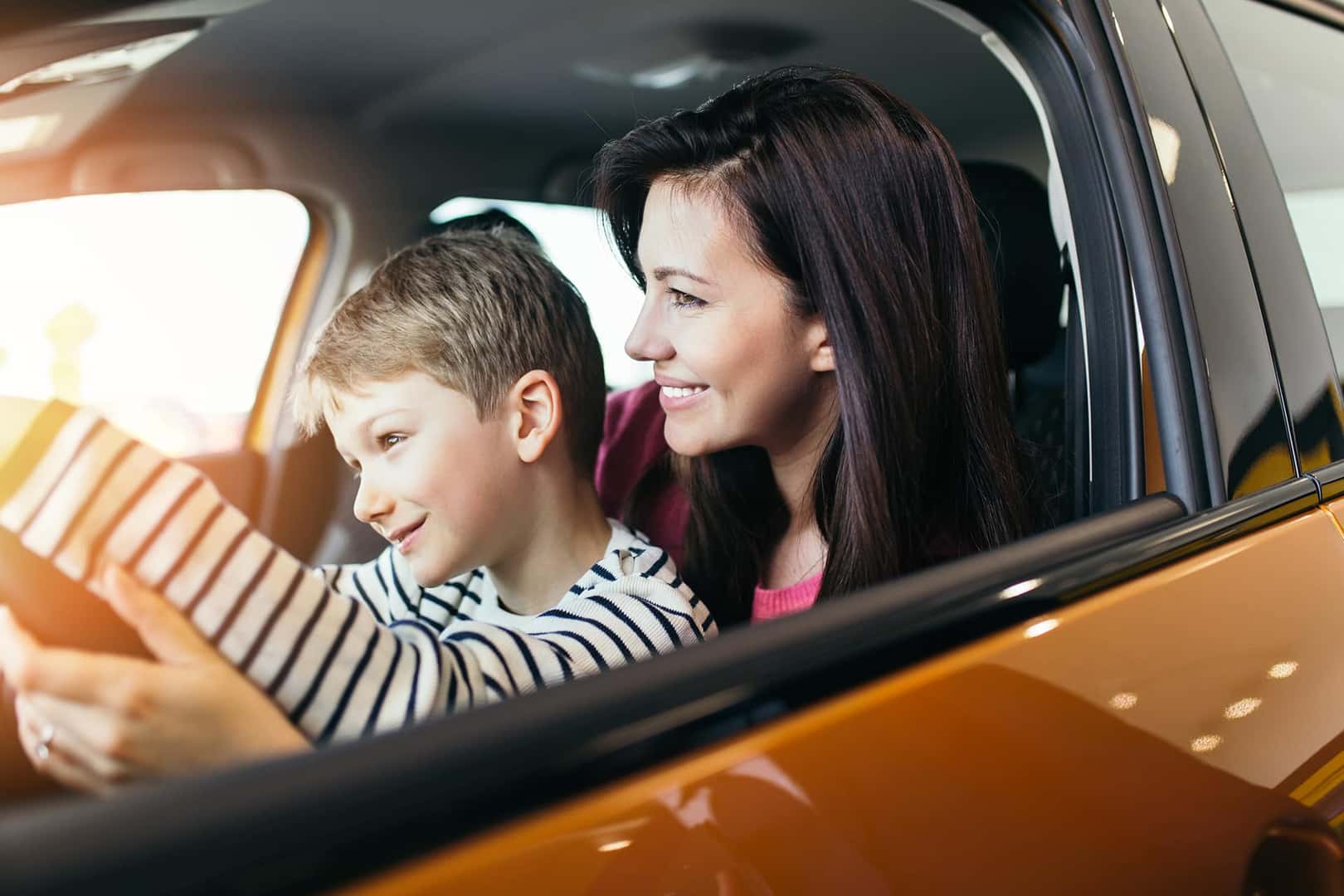 A happy female customer buying a Walser car with a return and exchange policy