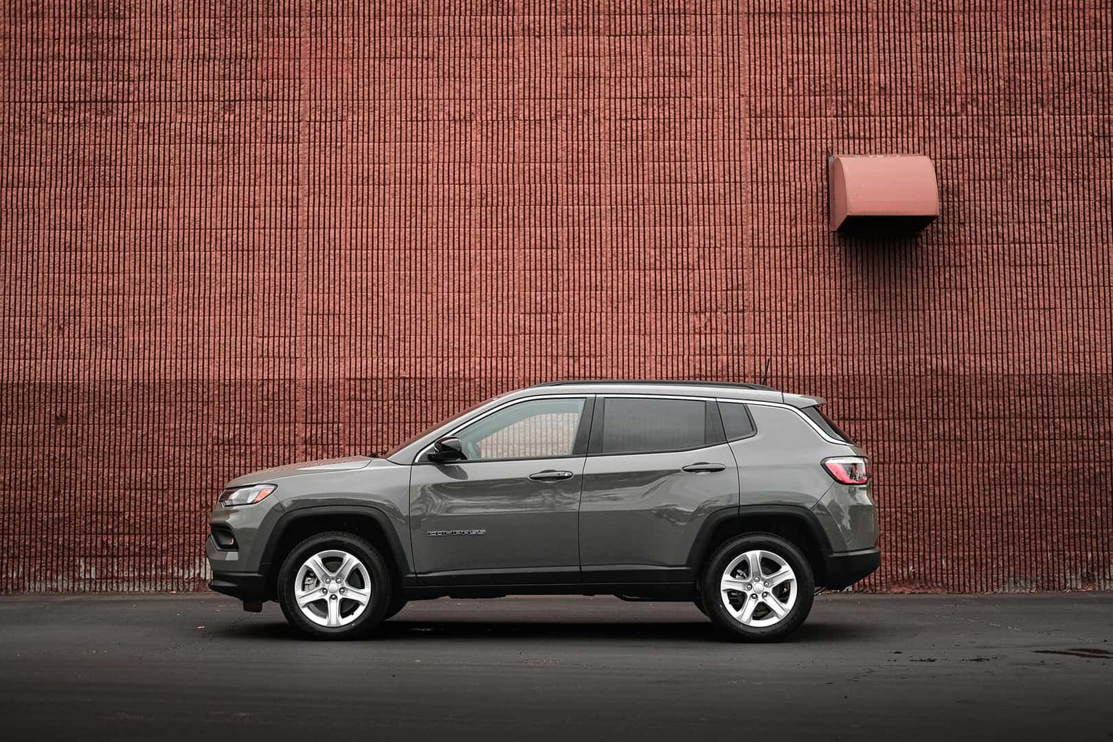 2023 Jeep Compass Latitude profile