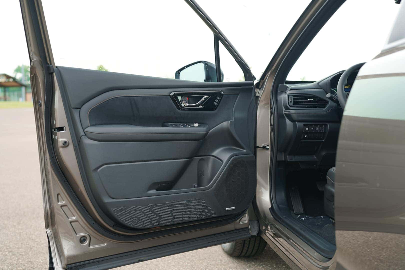 2025 Subaru Forester driver door