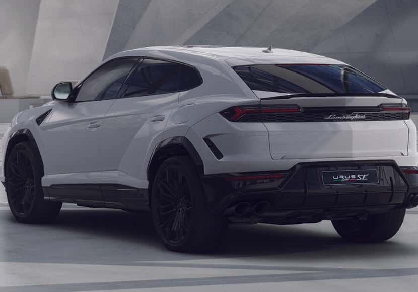 2026 Lamborghini Urus SE rear profile