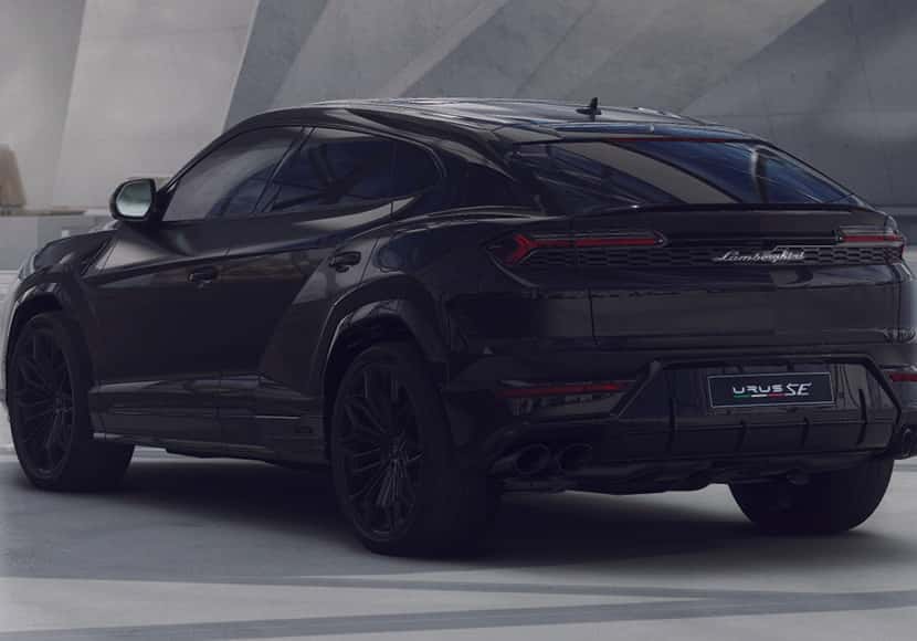 2026 Lamborghini Urus SE rear profile