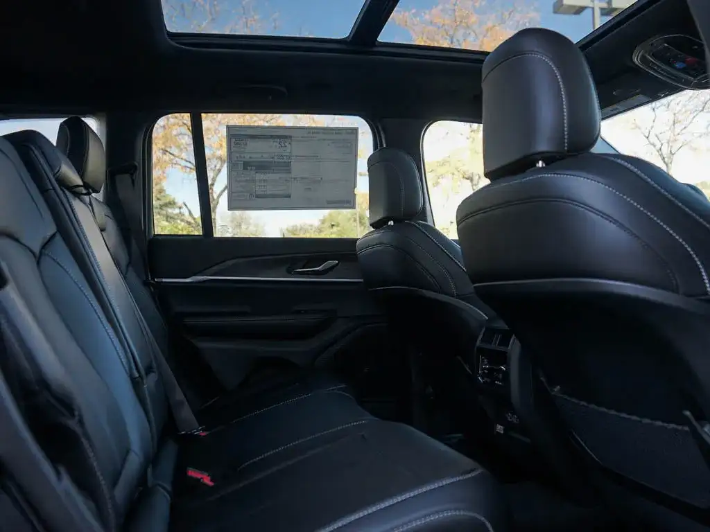 2026 Jeep Grand Cherokee Interior