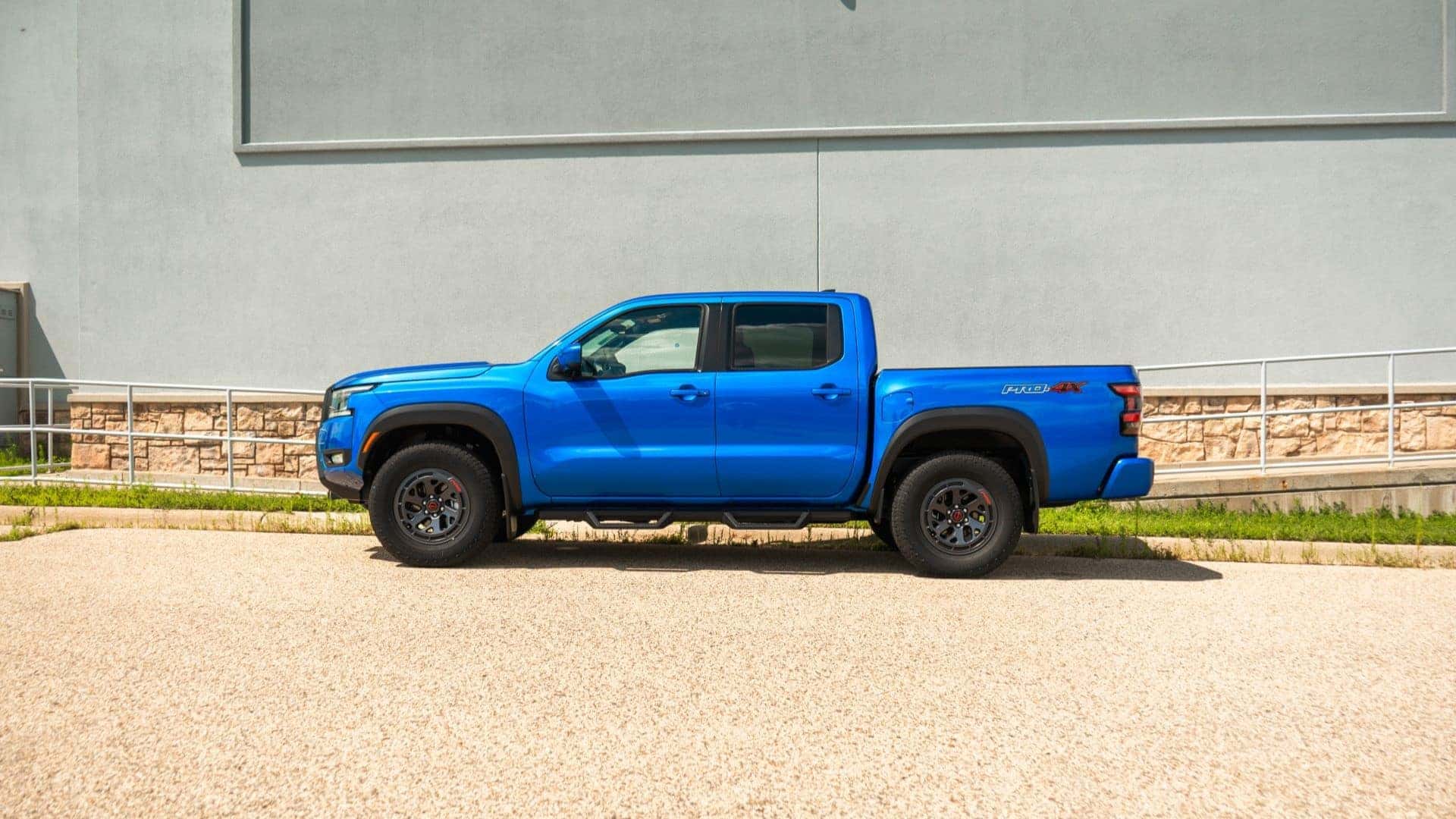 2026 Nissan Frontier showcasing its bright blue exterior.